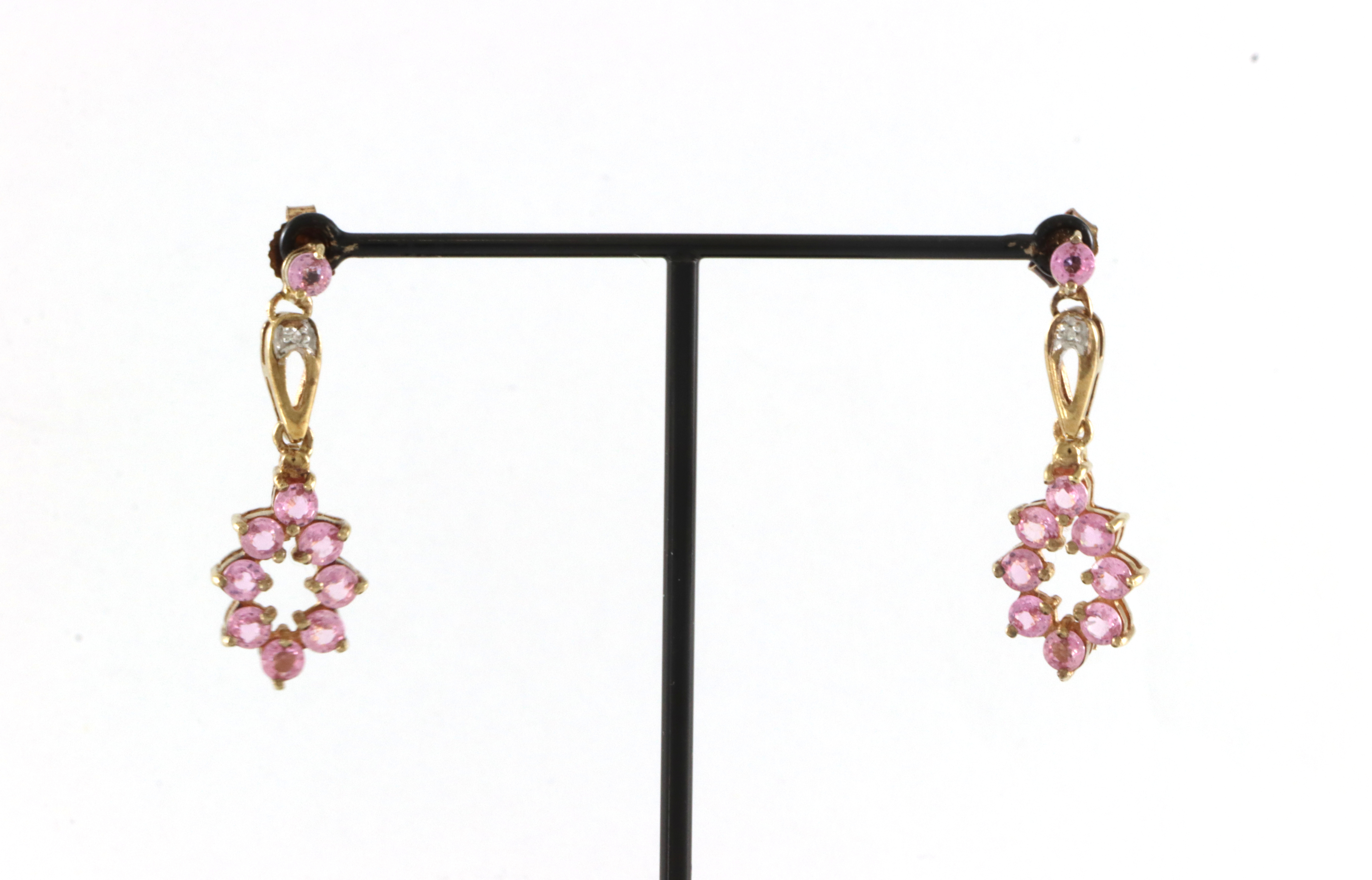 Pene øredobber med rosa steiner