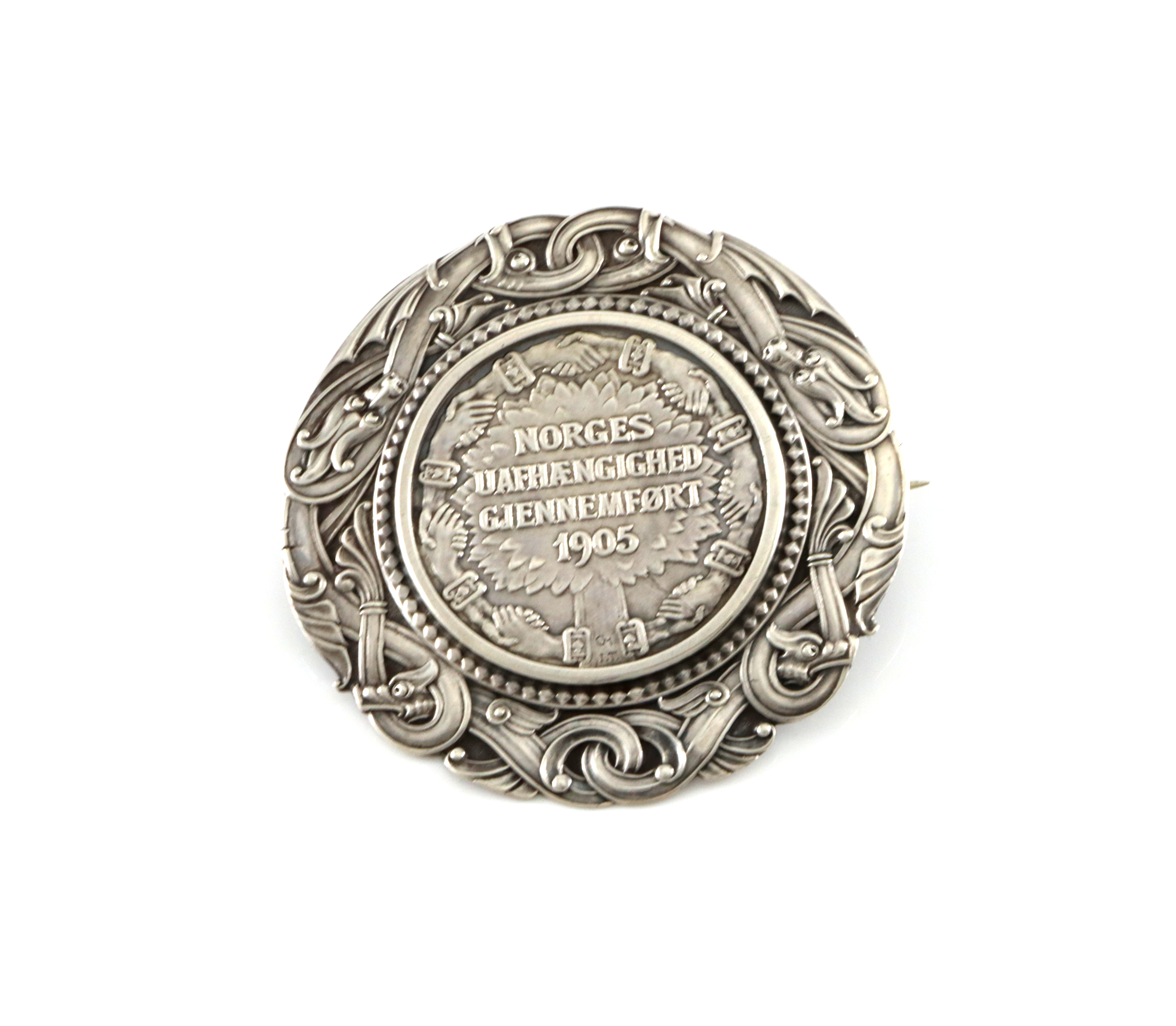 Brosje i sølv med 2 Kroner 1906 Jub. Dragestil