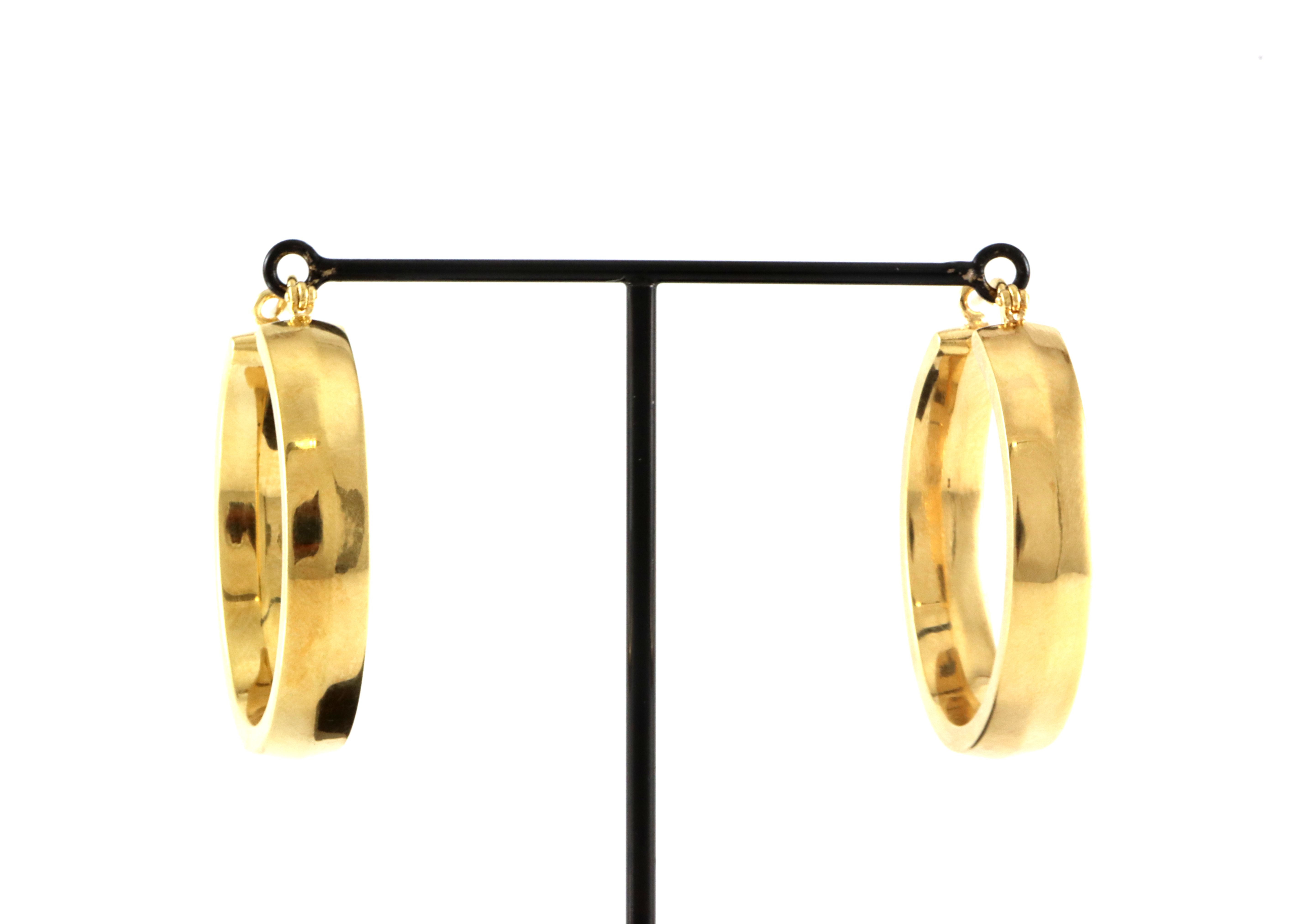 Store øreringer. Ivar T Holth