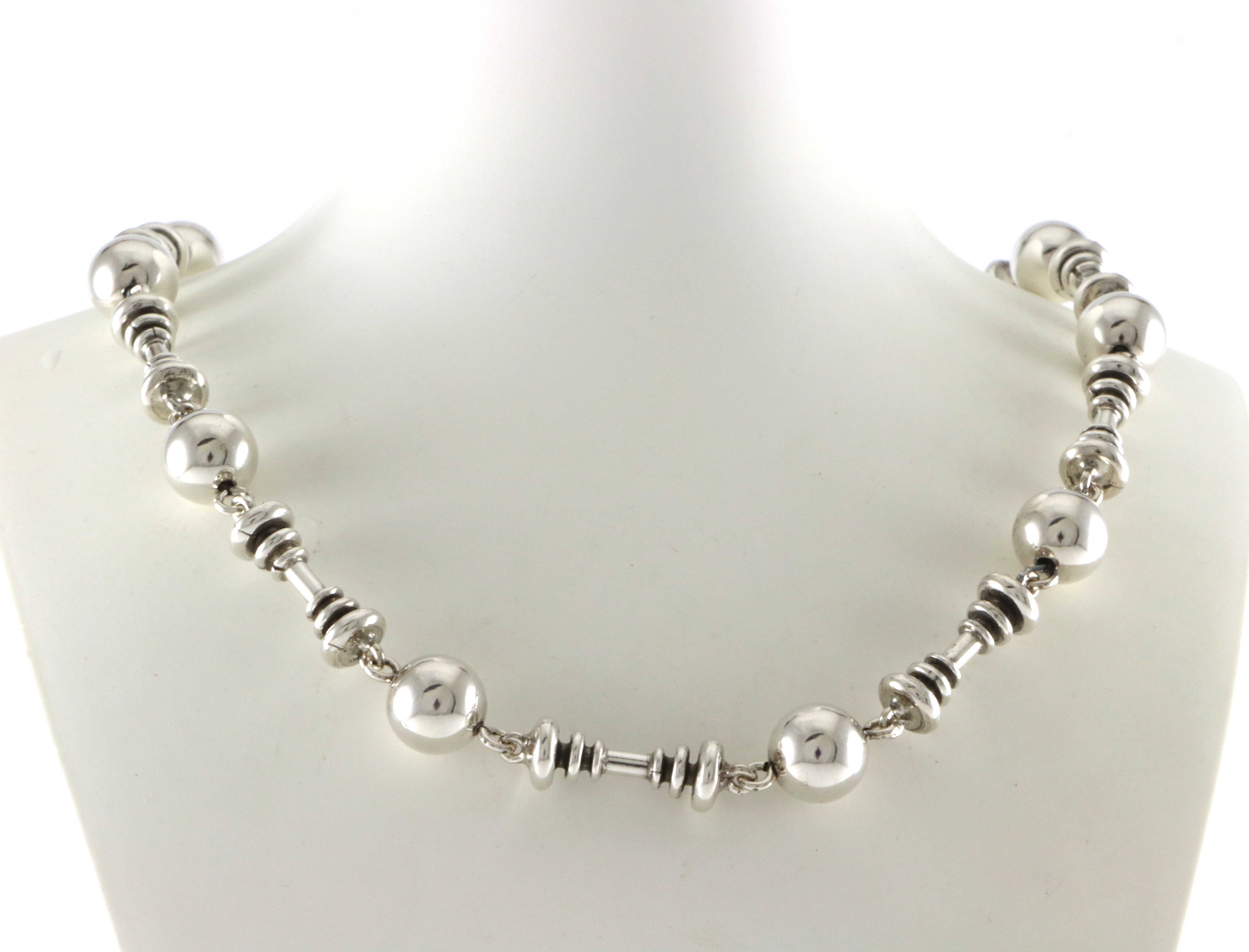 Norsk designsmykker i sølv