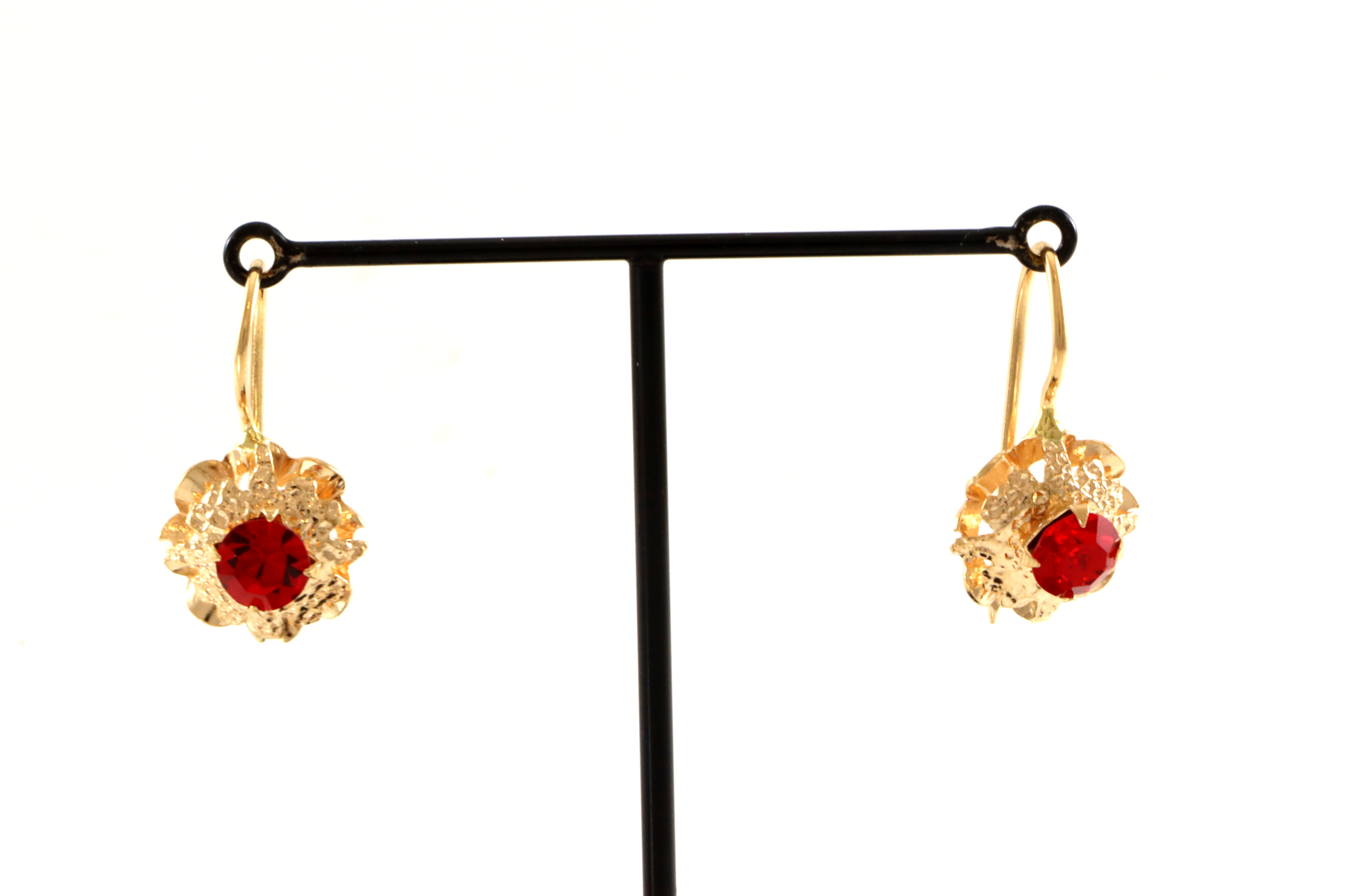 Øredobber med røde steiner