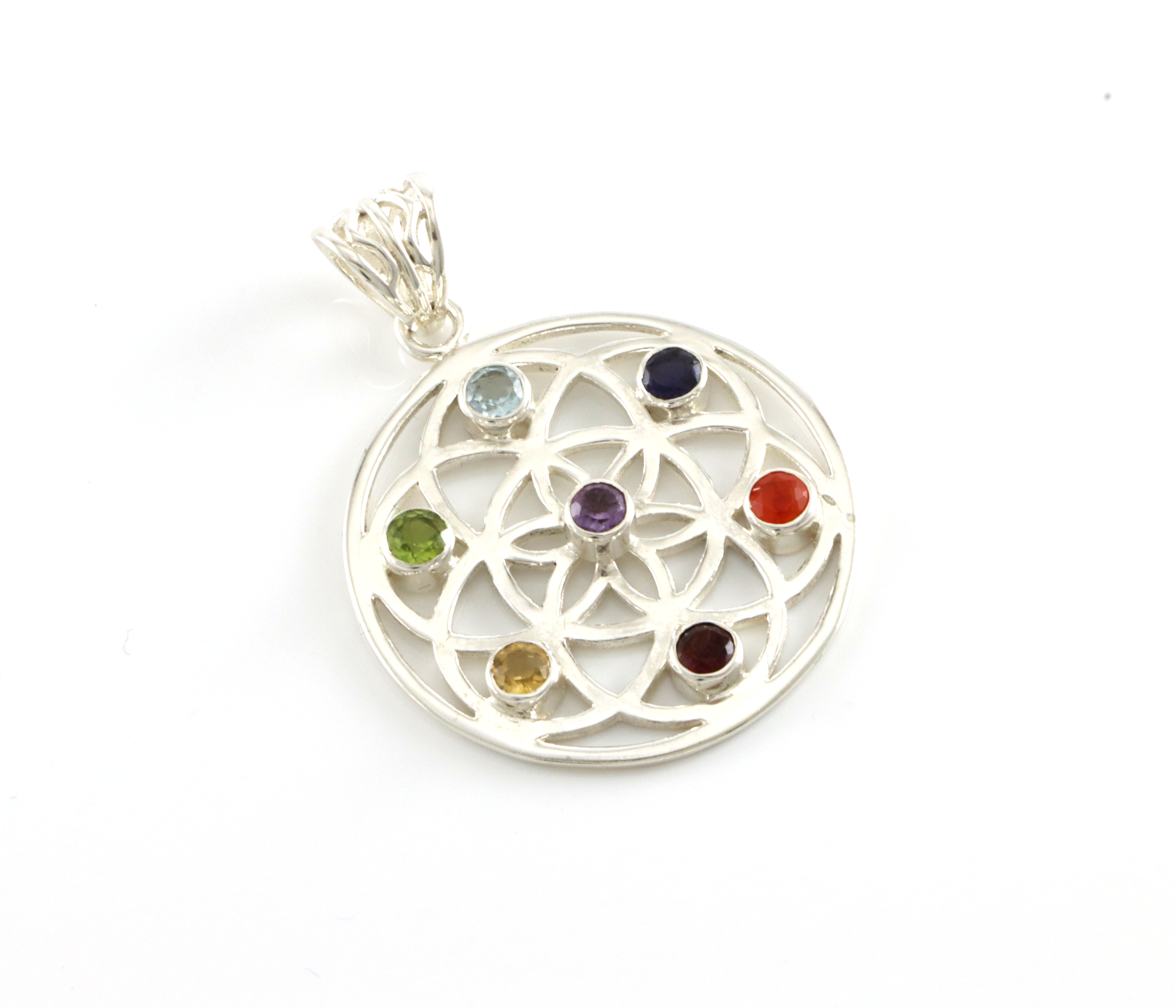 Anheng i sølv med flerfargede steiner