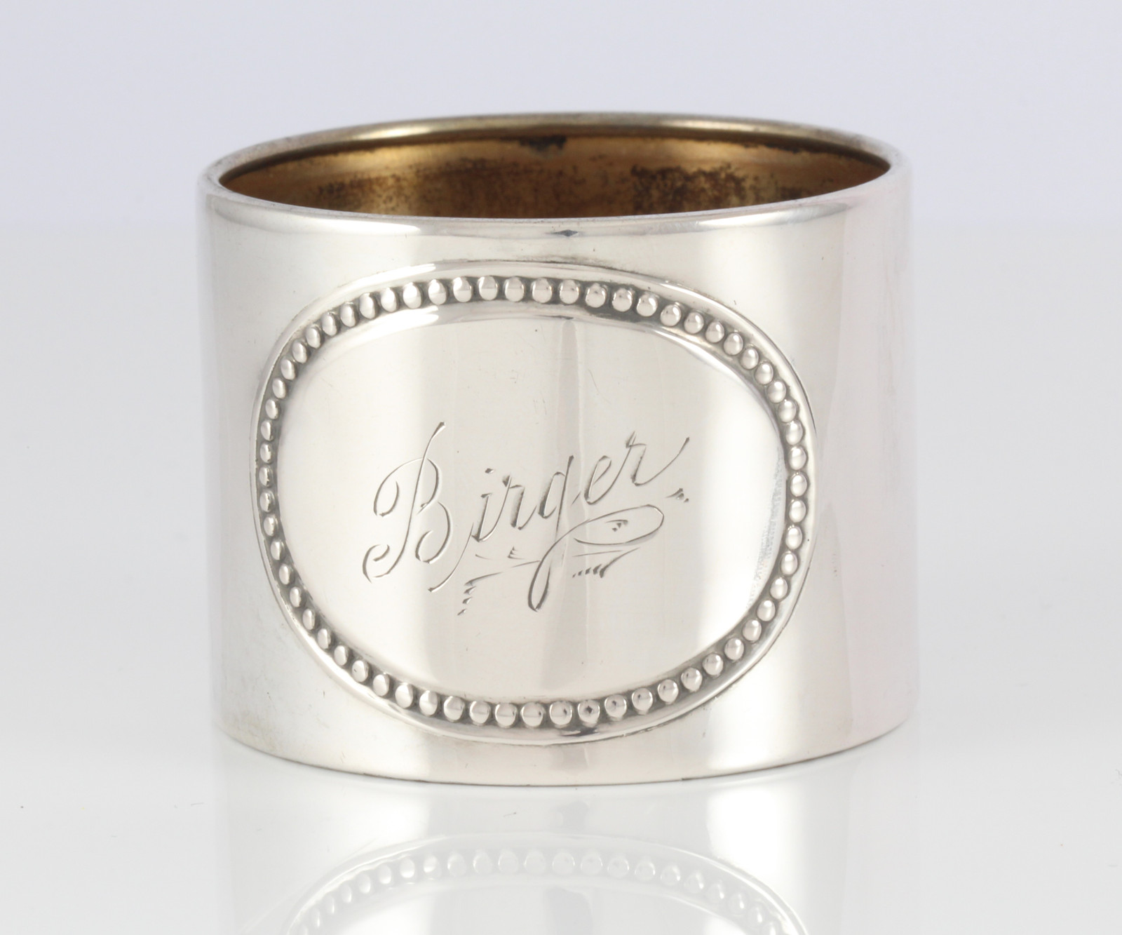 Graverte serviettringer i sølv