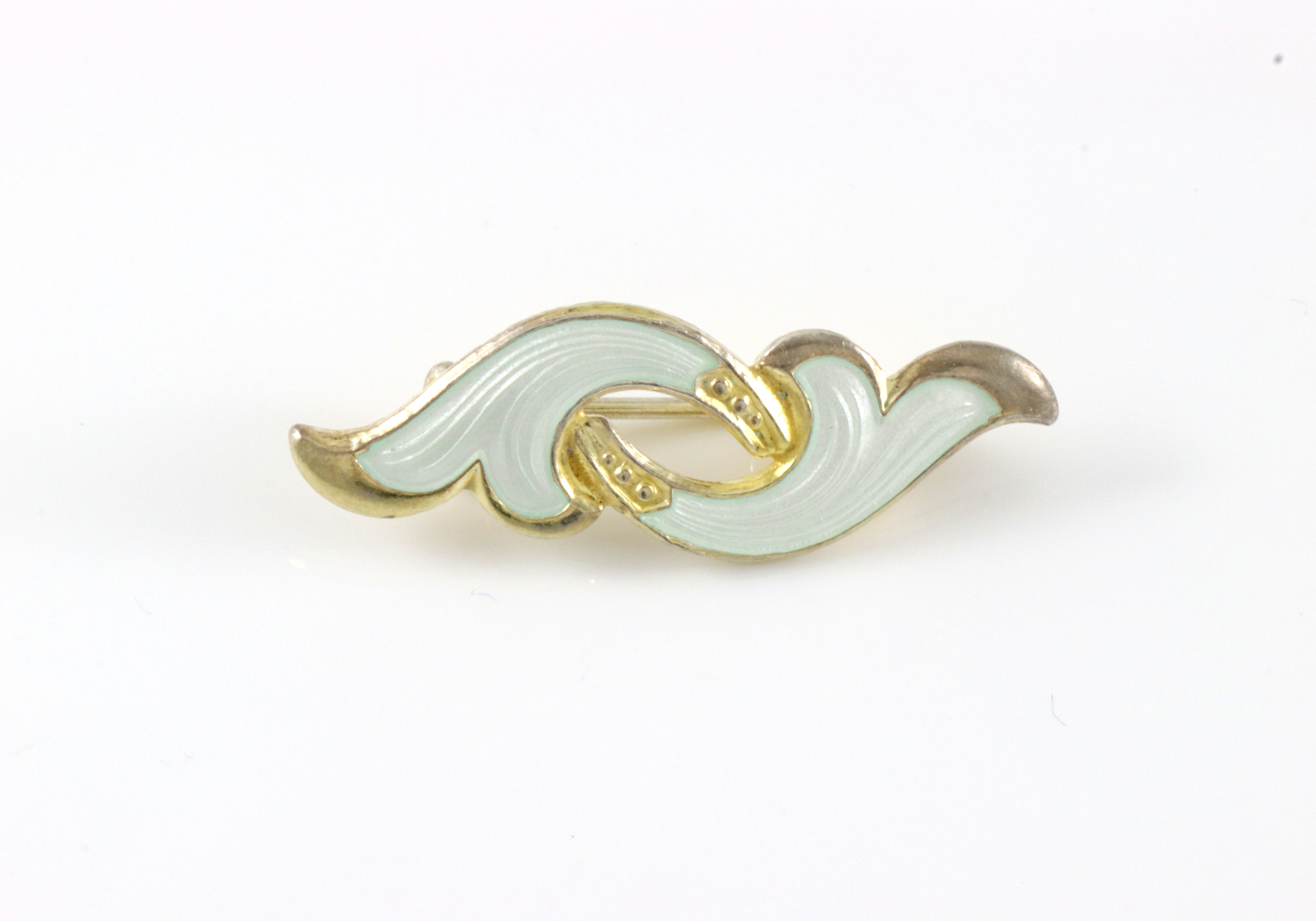 Emaljert brosje i sølv