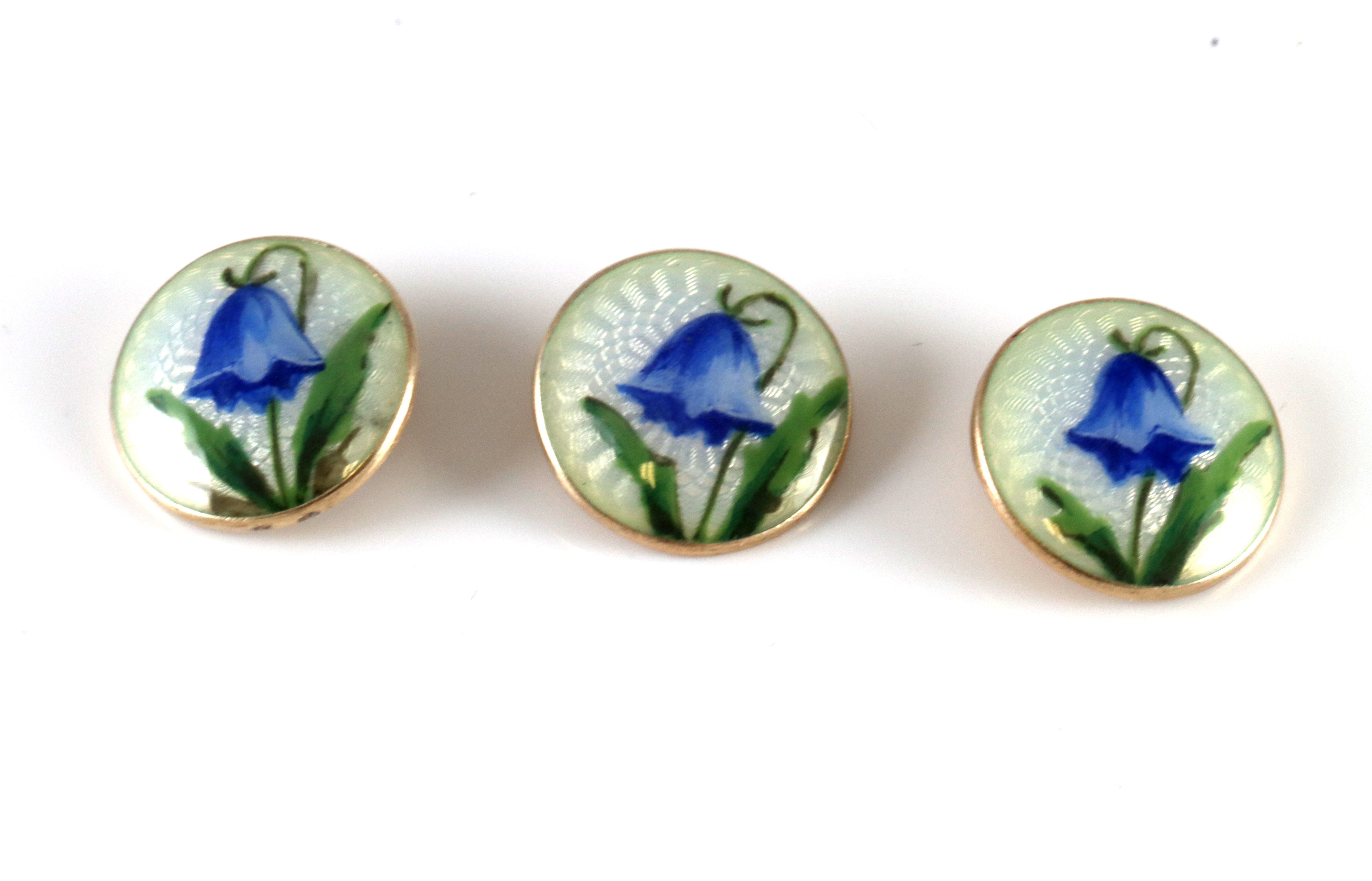 Knapper i sølv og emalje.