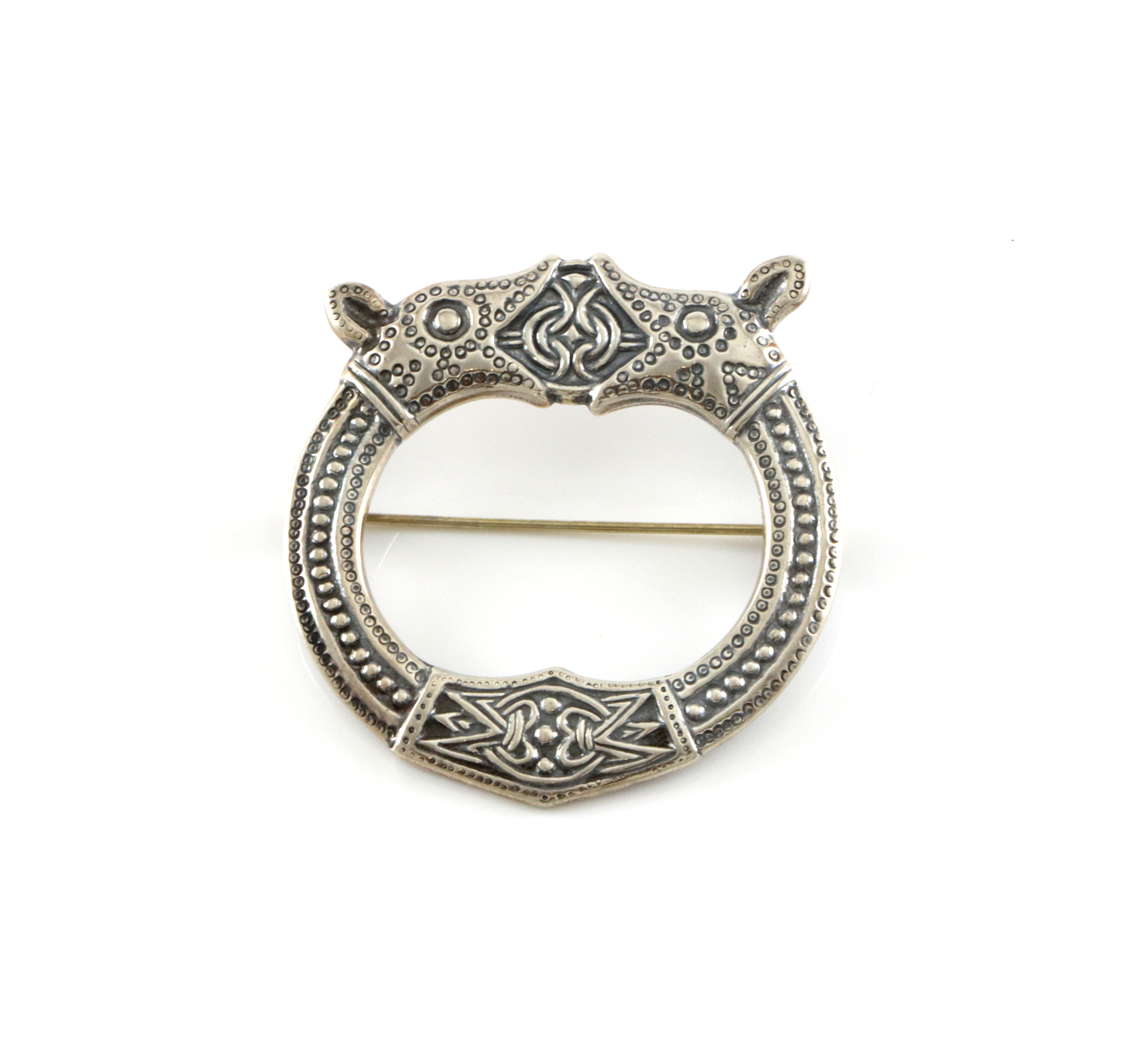 Nasjonalromantiske brosjer i sølv