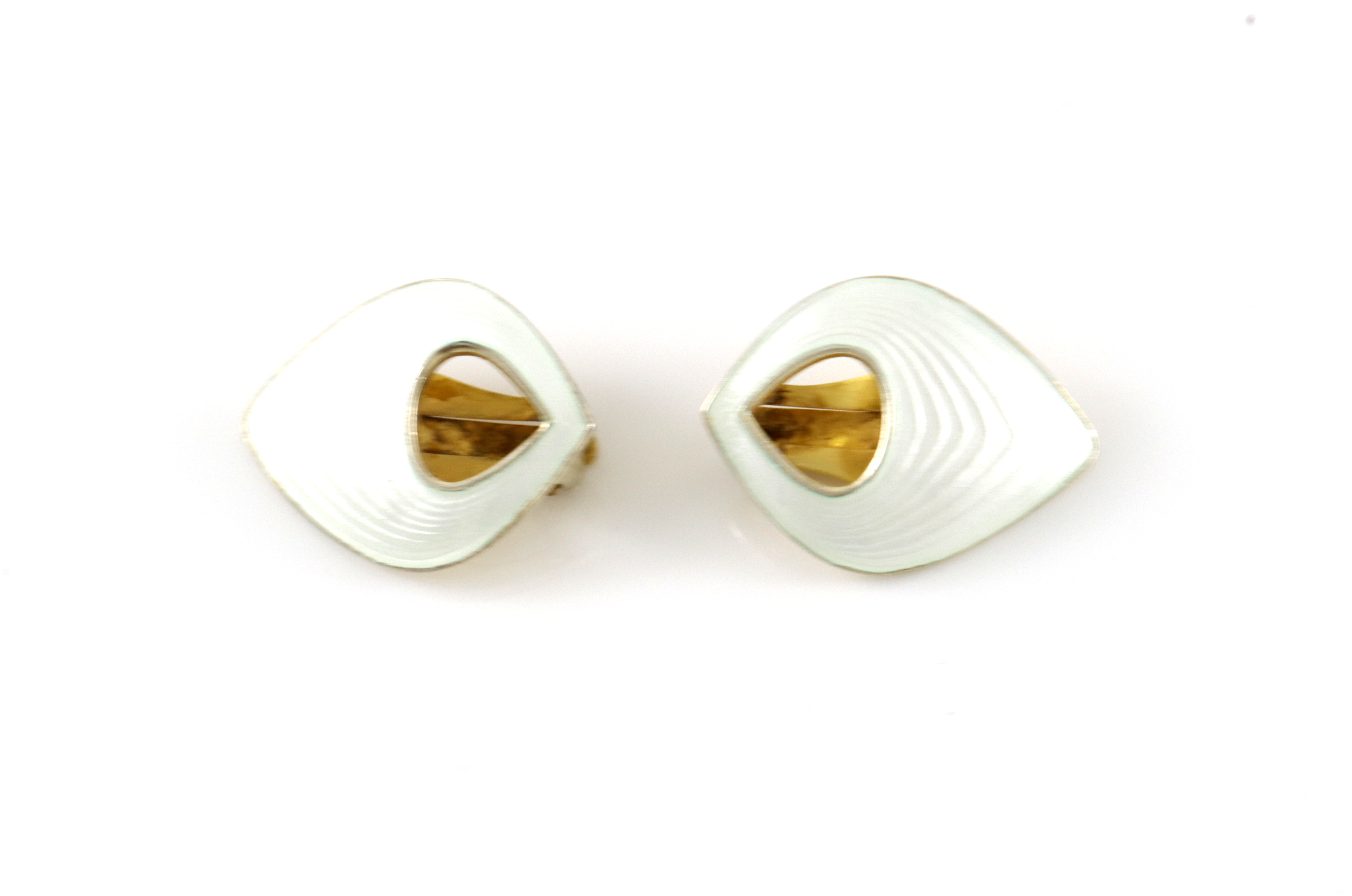 Emaljert ørepynt i sølv