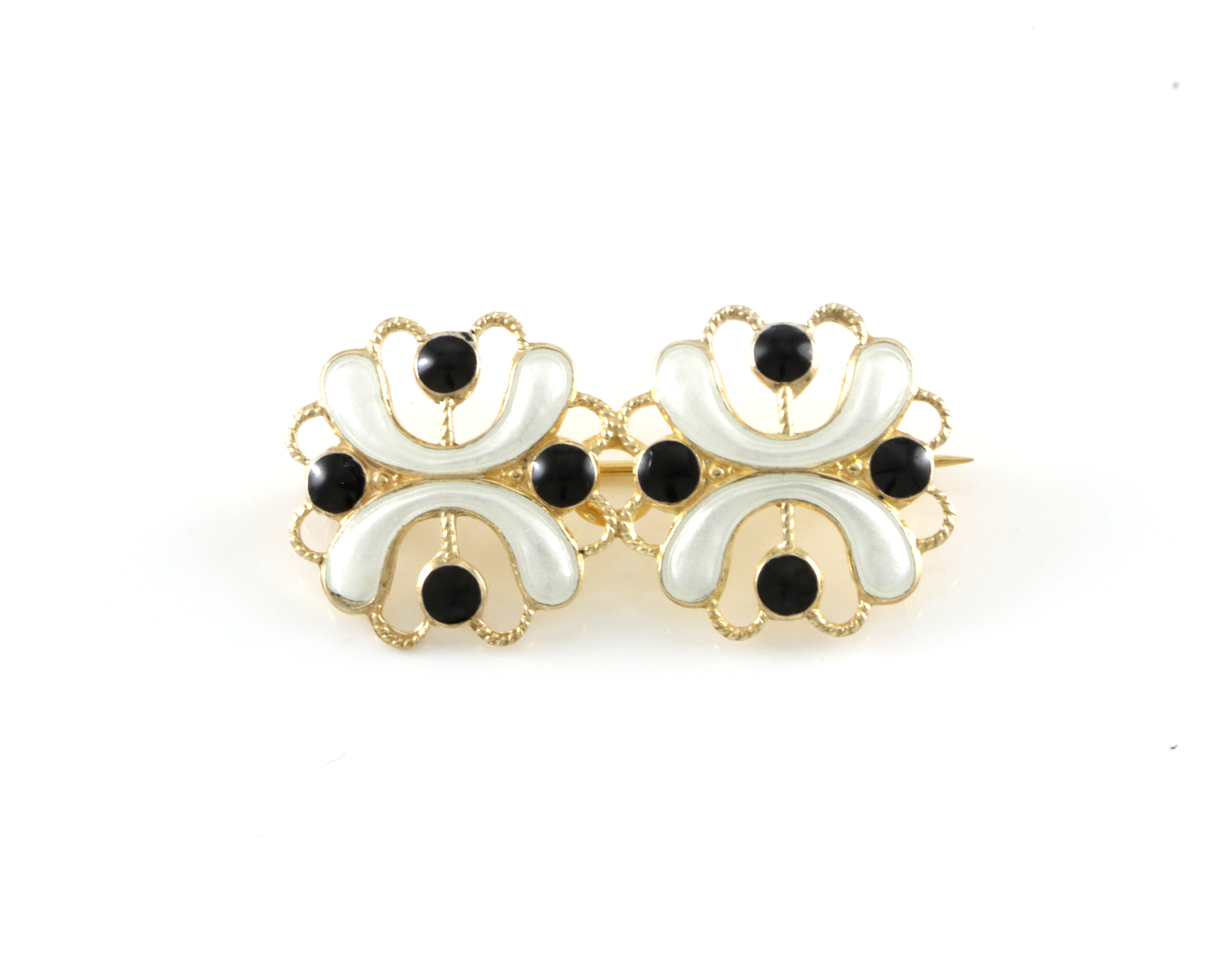 Emaljert brosje i sølv