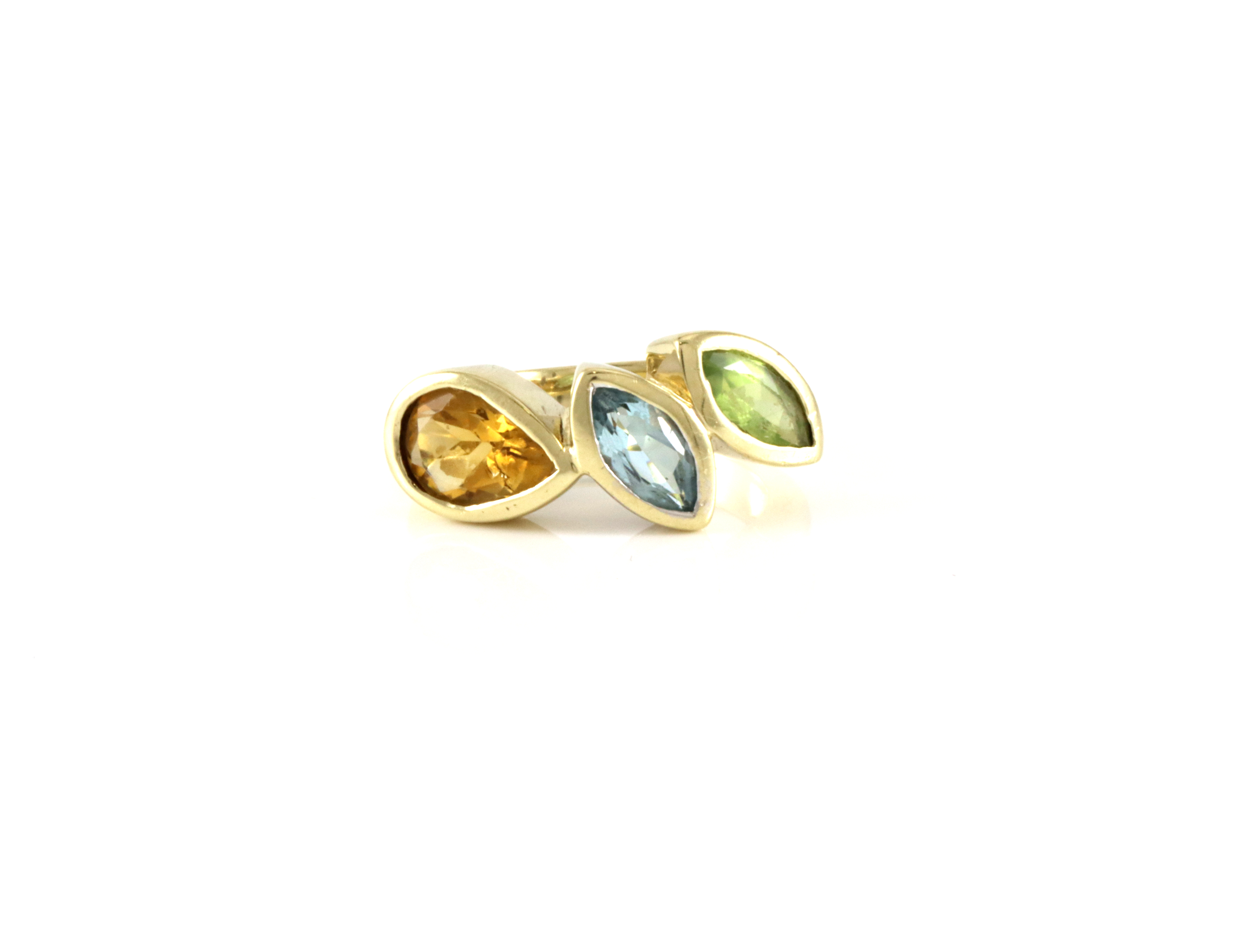 Moderne ring med sitrin, topas og peridot. Thune