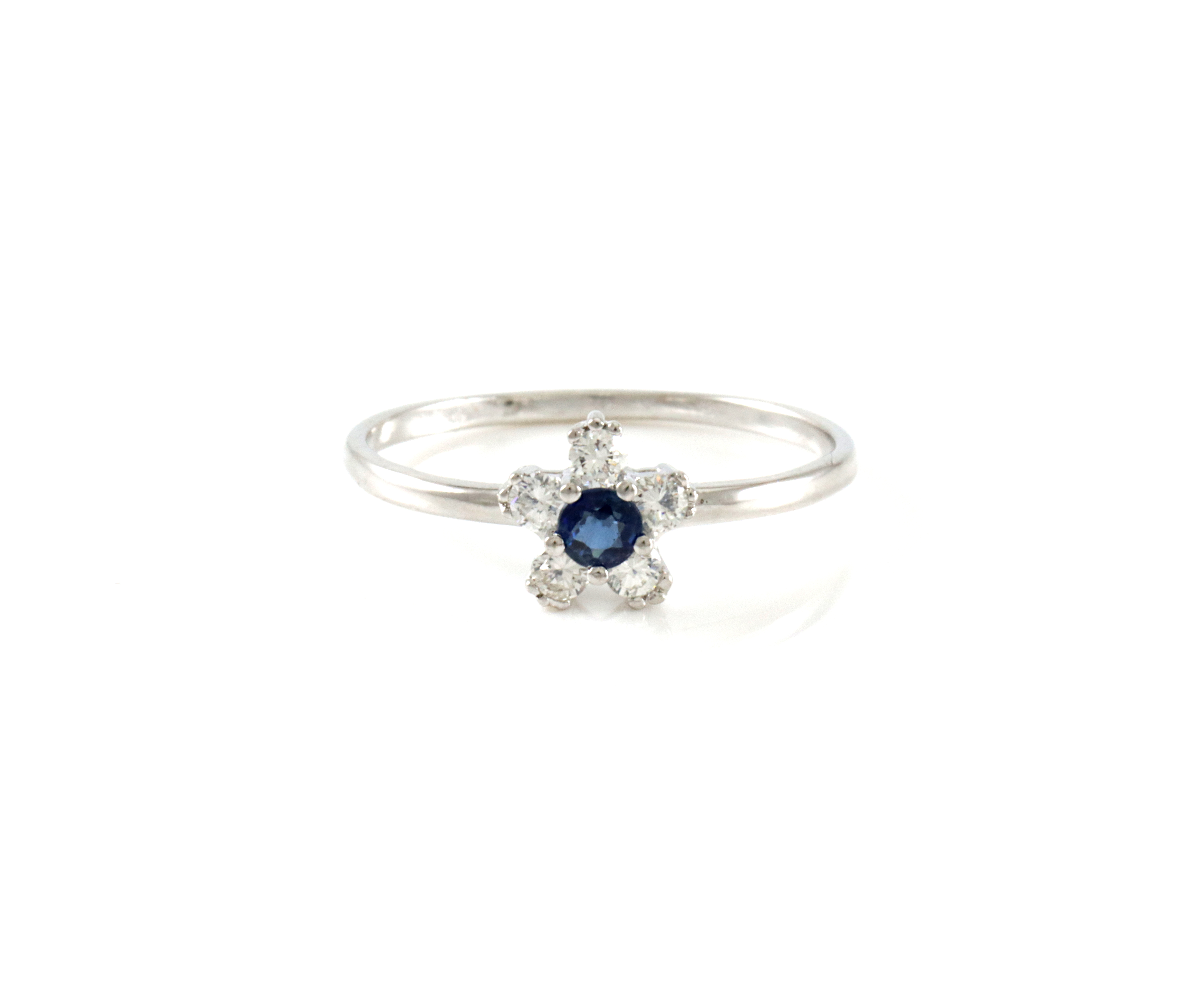 Søt ring med safir og diamanter