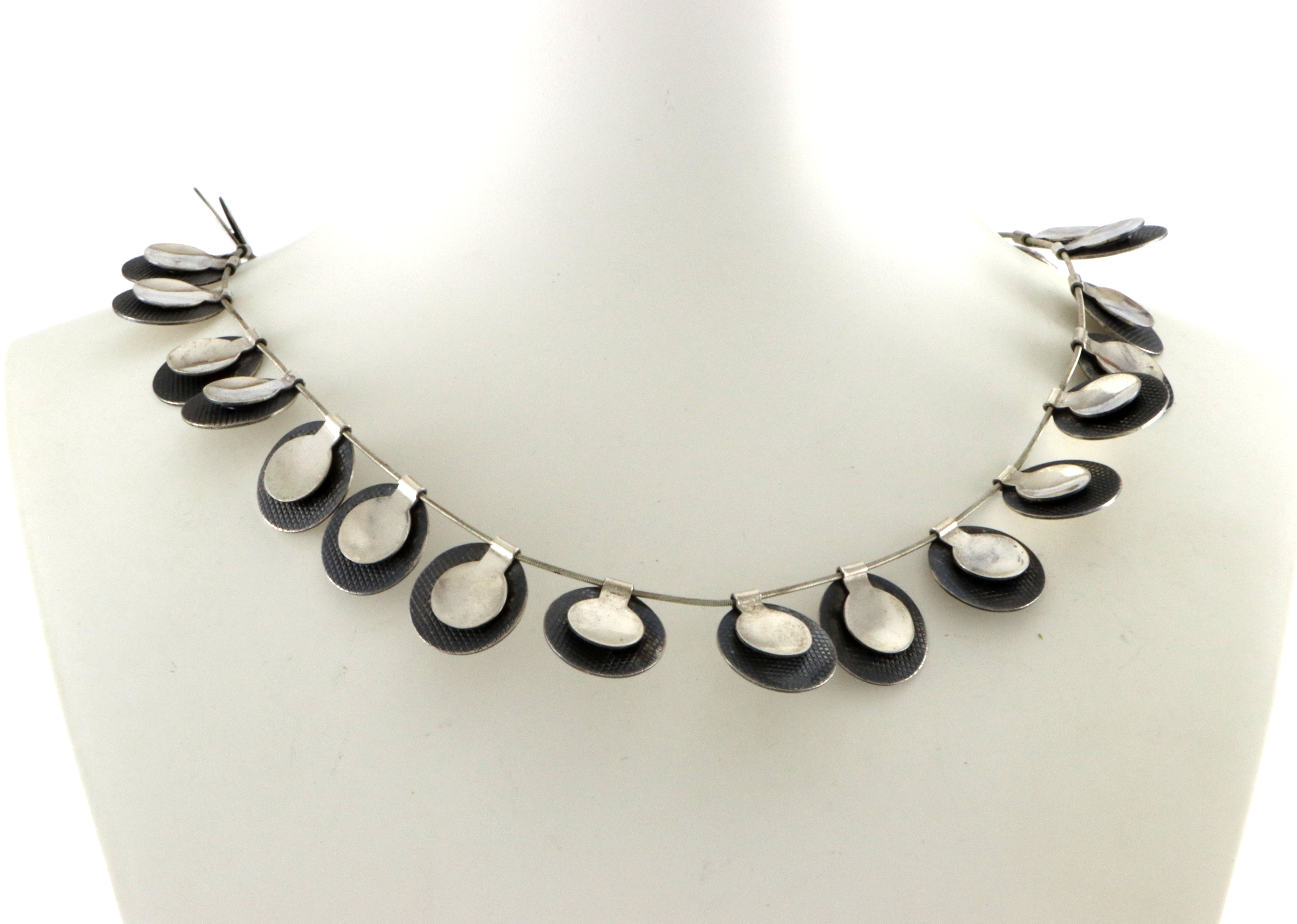 Norsk designsmykker i sølv