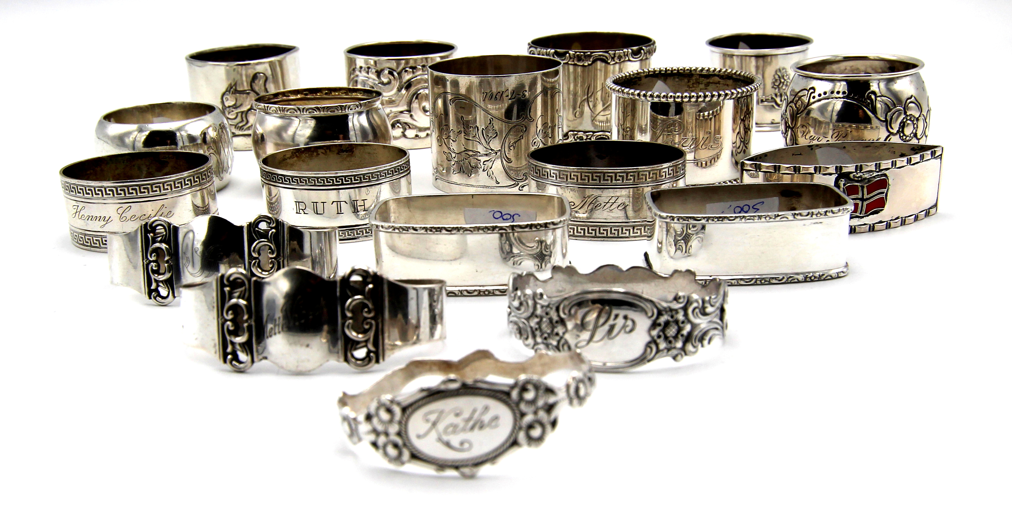 Graverte serviettringer