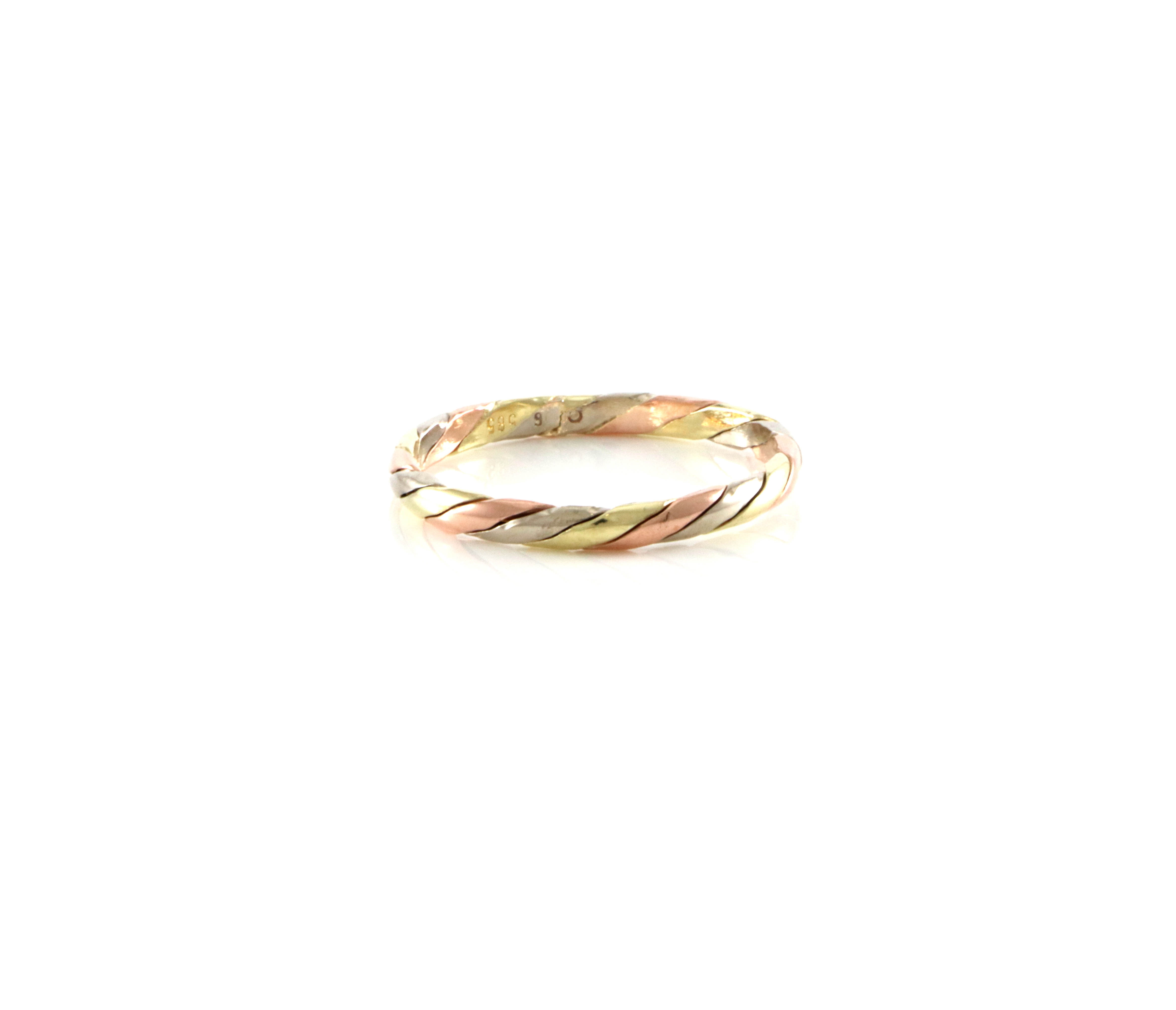 Ring. Tricolor