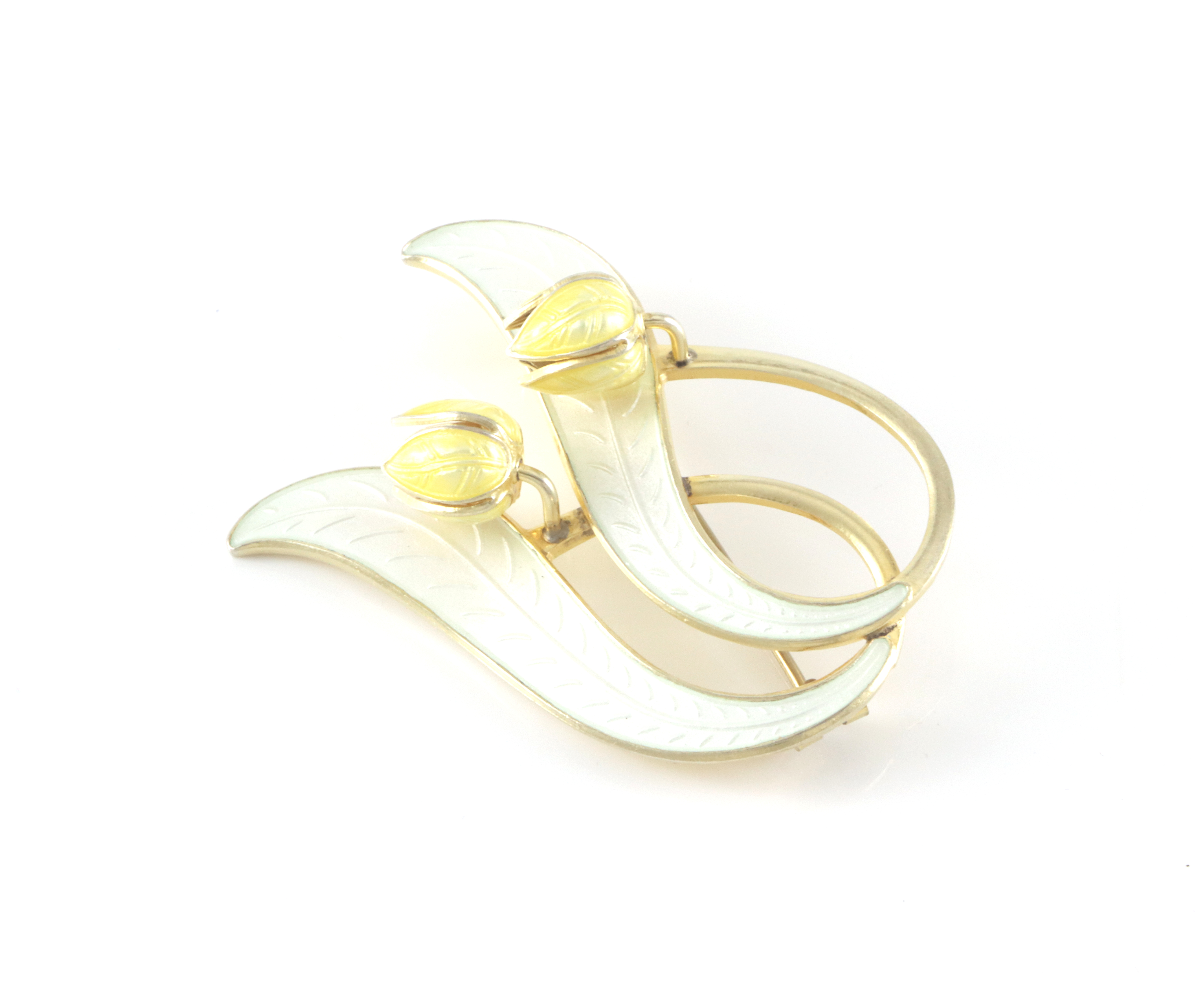 Emaljert brosje i sølv