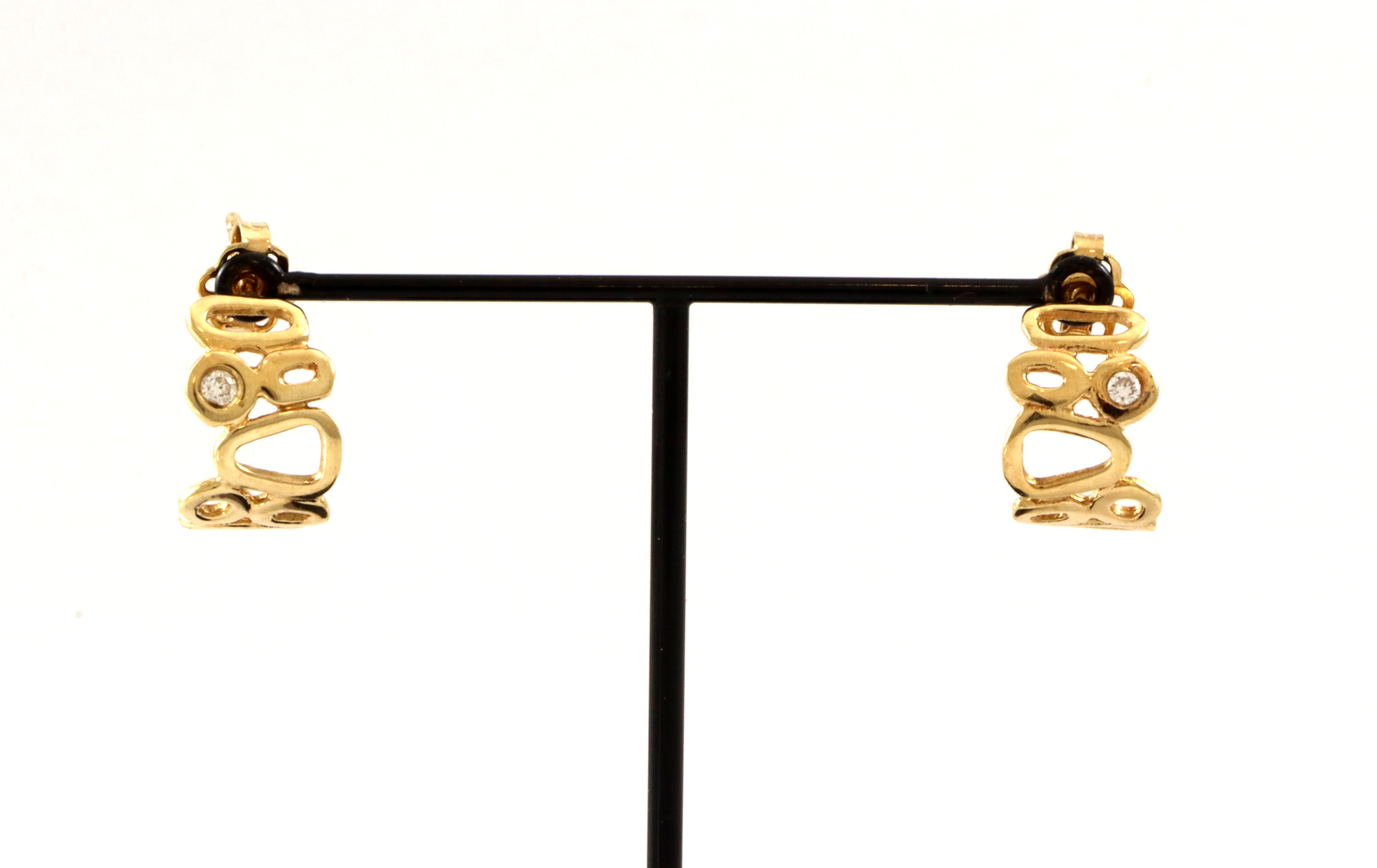 Moderne halvringer med små diamanter