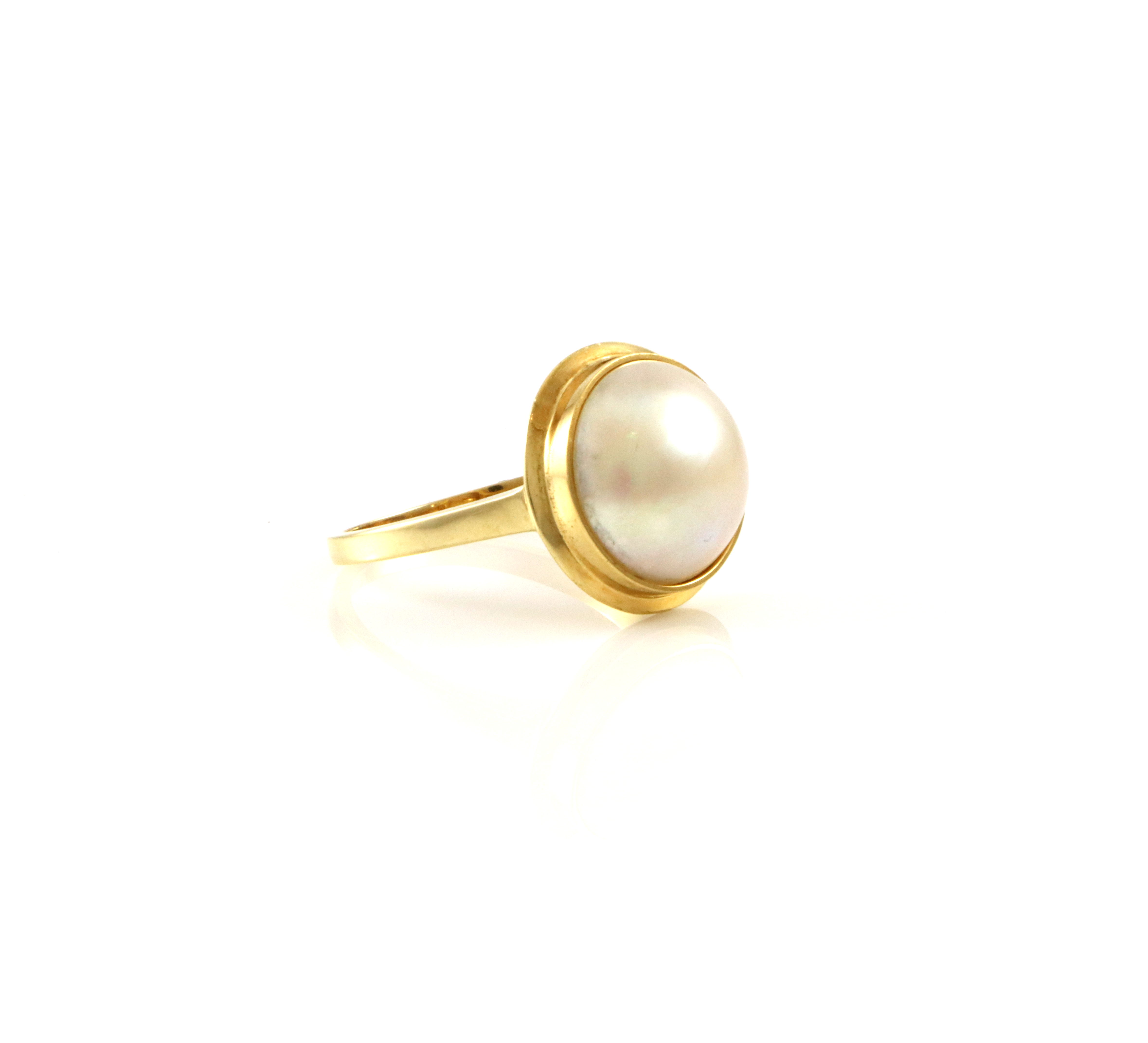 Klassisk ring med mabeperle. Homstvedt, Bergen