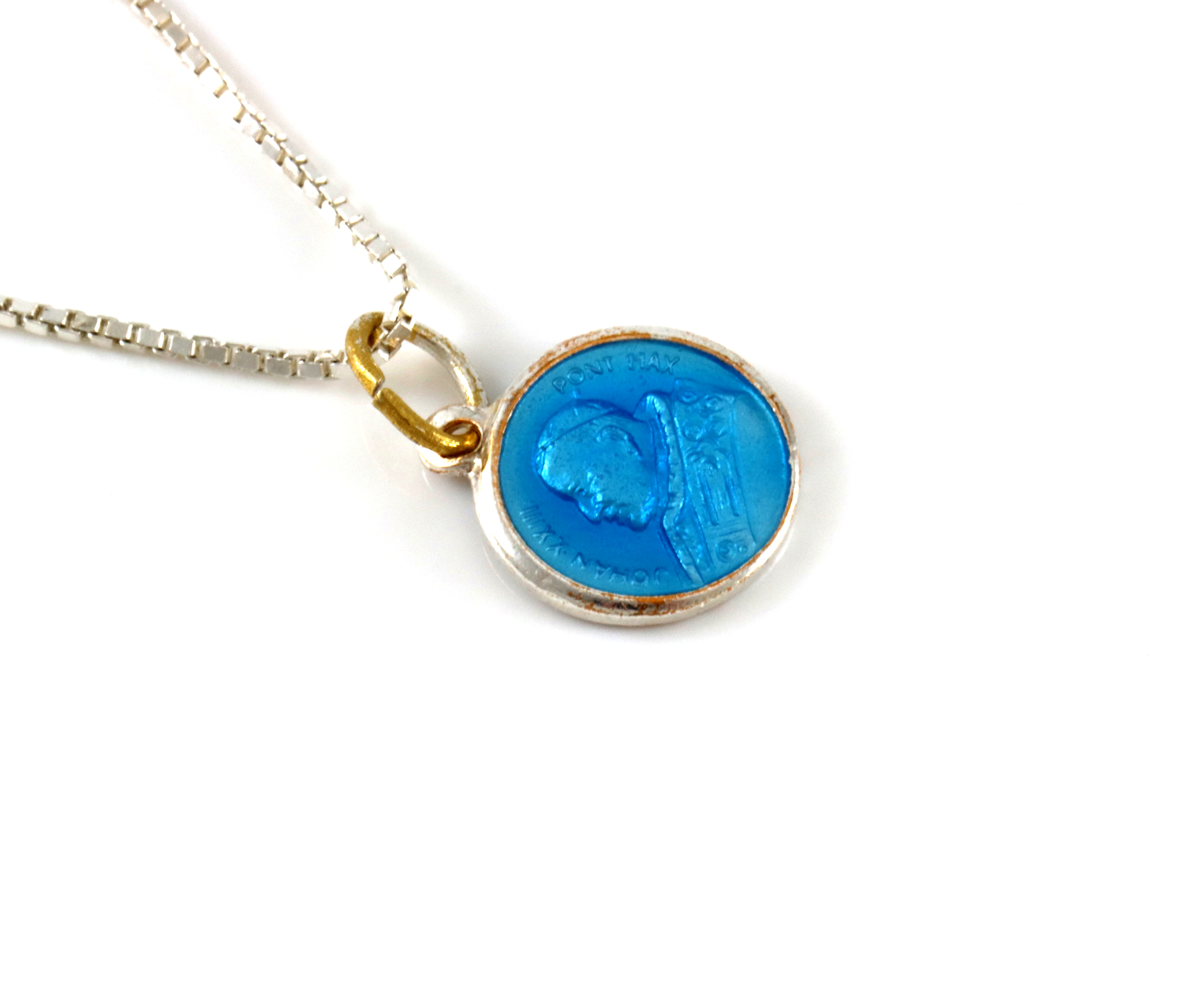 Emaljerte anheng i sølv