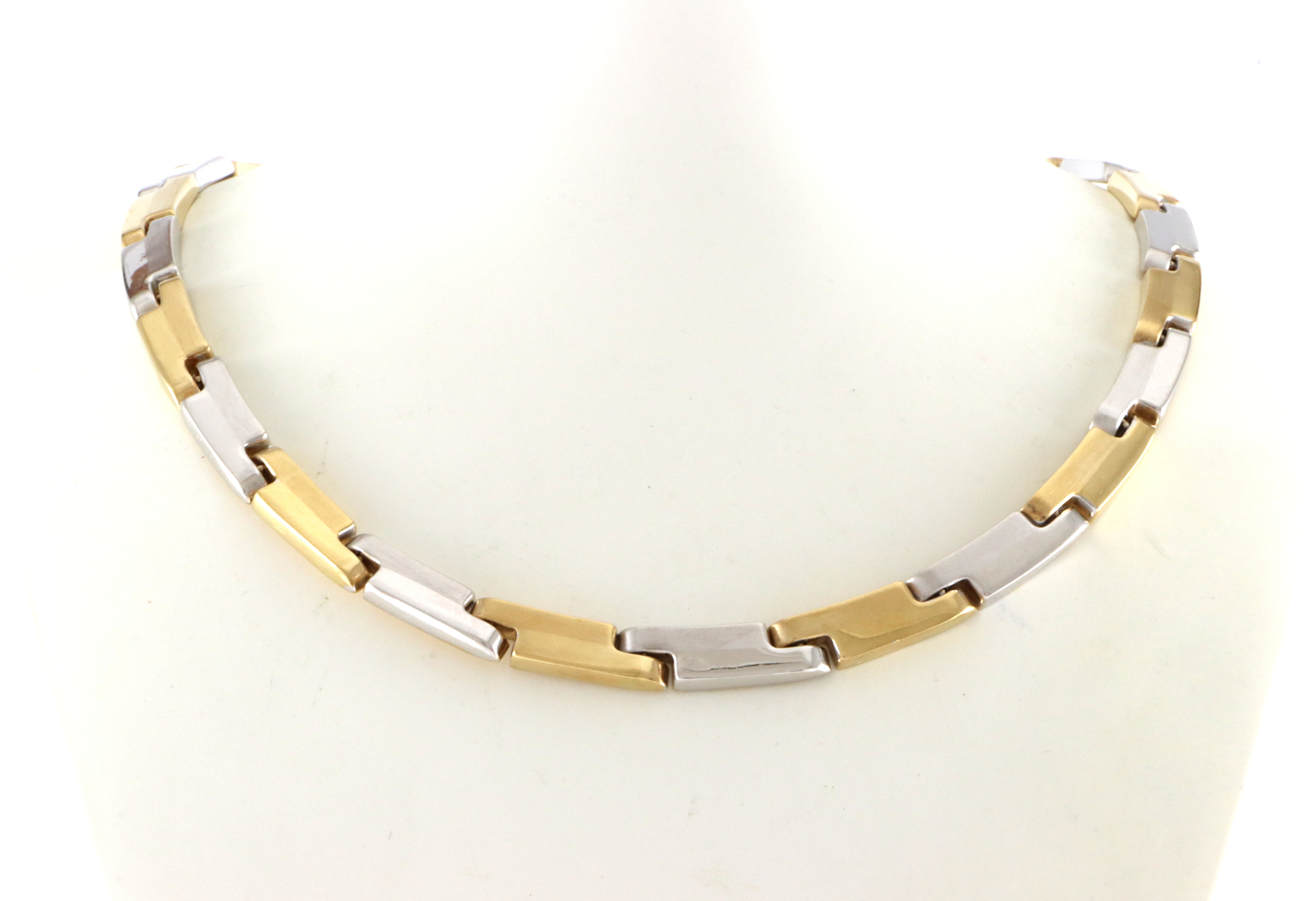 Lekkert moderne collier. Italiensk, solgt gjennom Mestergull. 45 cm