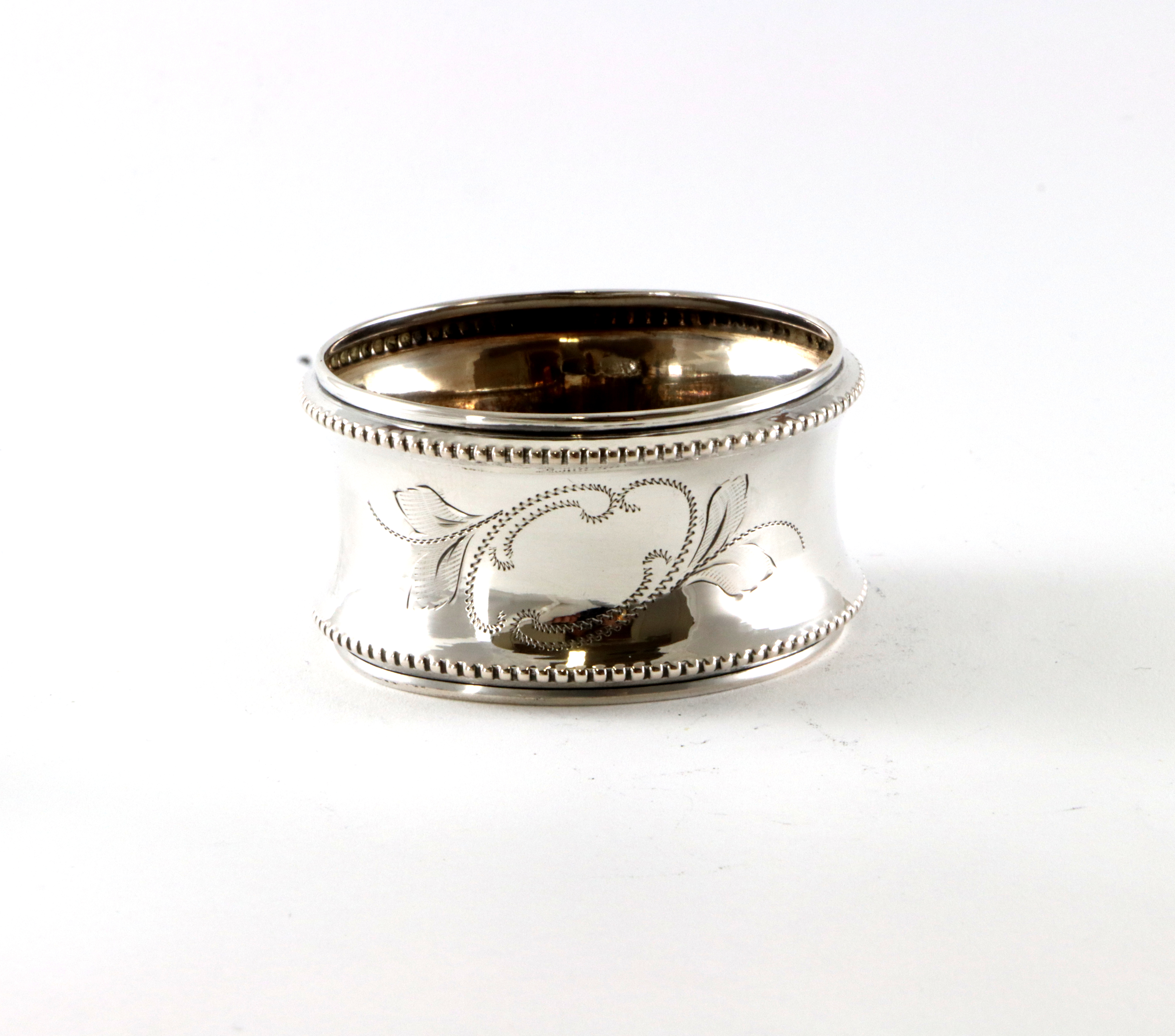 Serviettring med gravert mønster