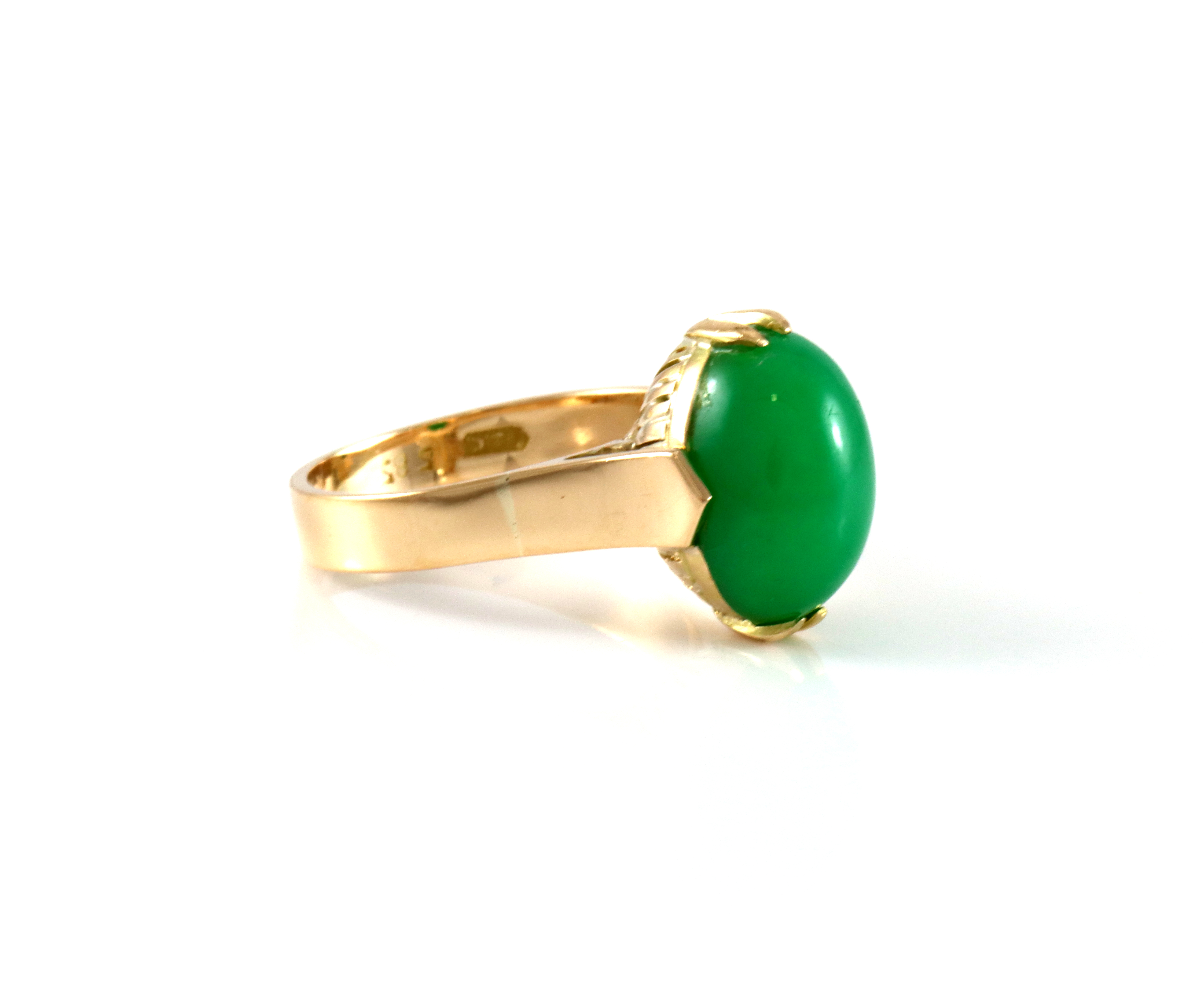 Ring med grønn stein